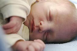 רגרסיה בשינה אופיינית במספר גילאים: ארבעה חודשים, שמונה חודשים, 18 חודשים ושנתיים. הפרעות שינה בגיל שנתיים יכולות להיגרם כתוצאה ממגוון רחב של גורמים